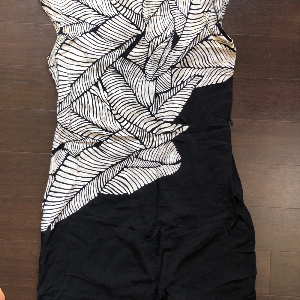 Summer dress - Picture 3 of 4